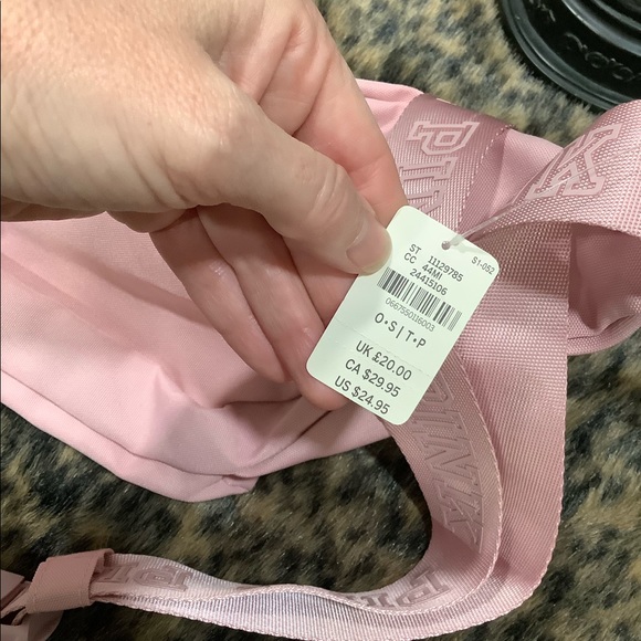 NWT PINK BY VICTORIA’S SECRET WAIST PACK - Picture 8 of 10